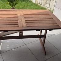 Tavolo in legno da giardino