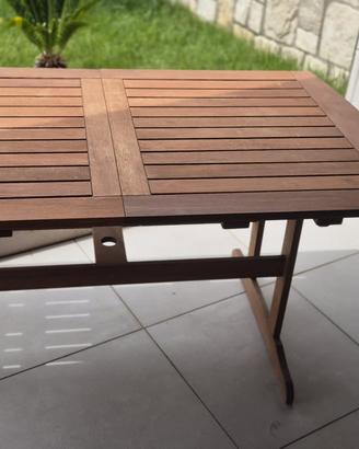 Tavolo in legno da giardino