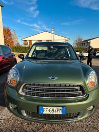 Mini countryman verde oliva