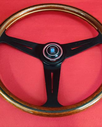 Volanti auto epoca vintage pelle legno Nardi Momo