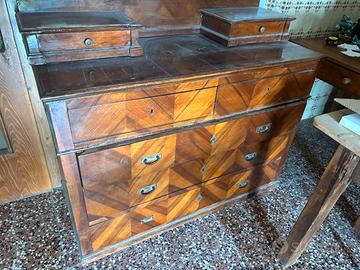 Mobile in legno antico