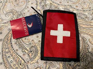 Portafoglio nuovo con etichetta