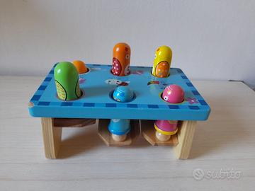 Gioco Picchia l'uccellino in legno