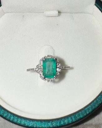 Anello platino diamanti e smeraldo