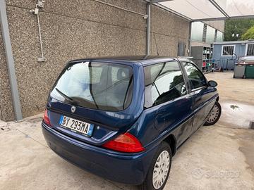 LANCIA Y ELEFANTINO 1.2 BENZINA CLIMA FUNZIONA