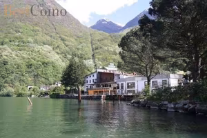 Palazzo / Stabile di 2107 m² con più di 5 locali a