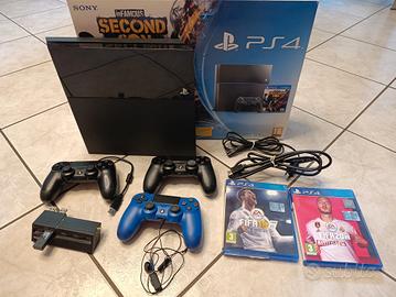PlayStation 4 500GB + 3 Controller + 2 Giochi + Ac