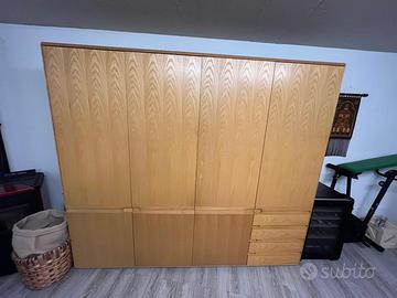 Armadio a muro in rovere massello