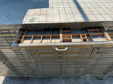 Cassettiera tipografica vintage industriale