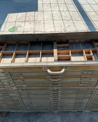 Cassettiera tipografica vintage industriale