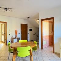 Villetta su tre livelli con giardino