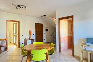 Villetta su tre livelli con giardino