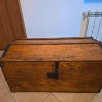 Vecchio baule da restaurare