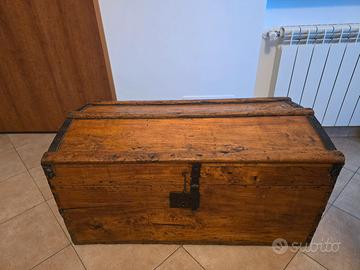 Vecchio baule da restaurare