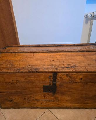 Vecchio baule da restaurare