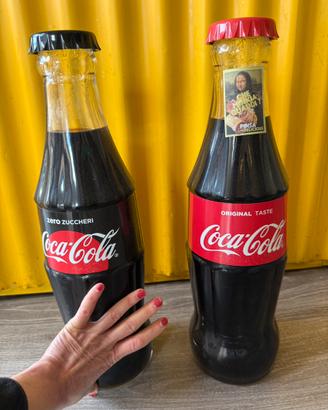 Bottiglie coca cola giganti