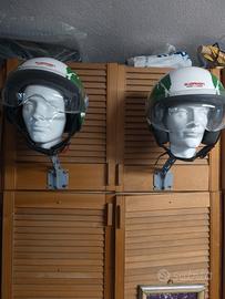 due caschi come nuovi due manichini € 100 ritiro a