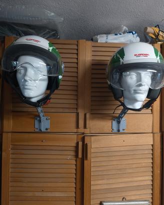 due caschi come nuovi due manichini € 100 ritiro a