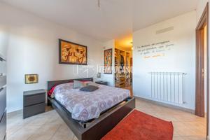 DELIZIOSO TRILOCALE CON TERRAZZO IN ZONA POMEZIA