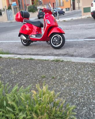 vendi  vespa 300gts 