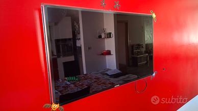 Tv 40 pollici con staffa da appendere parete