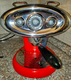 Nuovissima macchina per caffè in capsule Illy