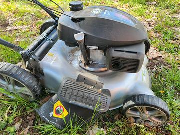 Rasaerba semovente con motore Honda GCVx 200 