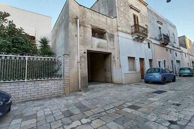 Ampio garage in zona centrale a Mesagne (BR).