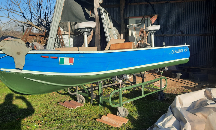 Canadian 4.30 con fuoribordo 15 cv, spinning