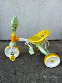 Triciclo a pedali