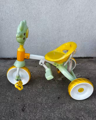 Triciclo a pedali