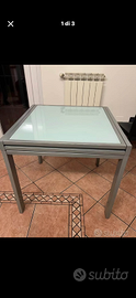 Tavolo in vetro