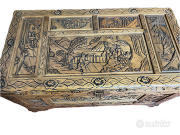 Cassapanca intarsiata