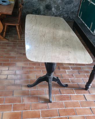Tavolo in pietra
