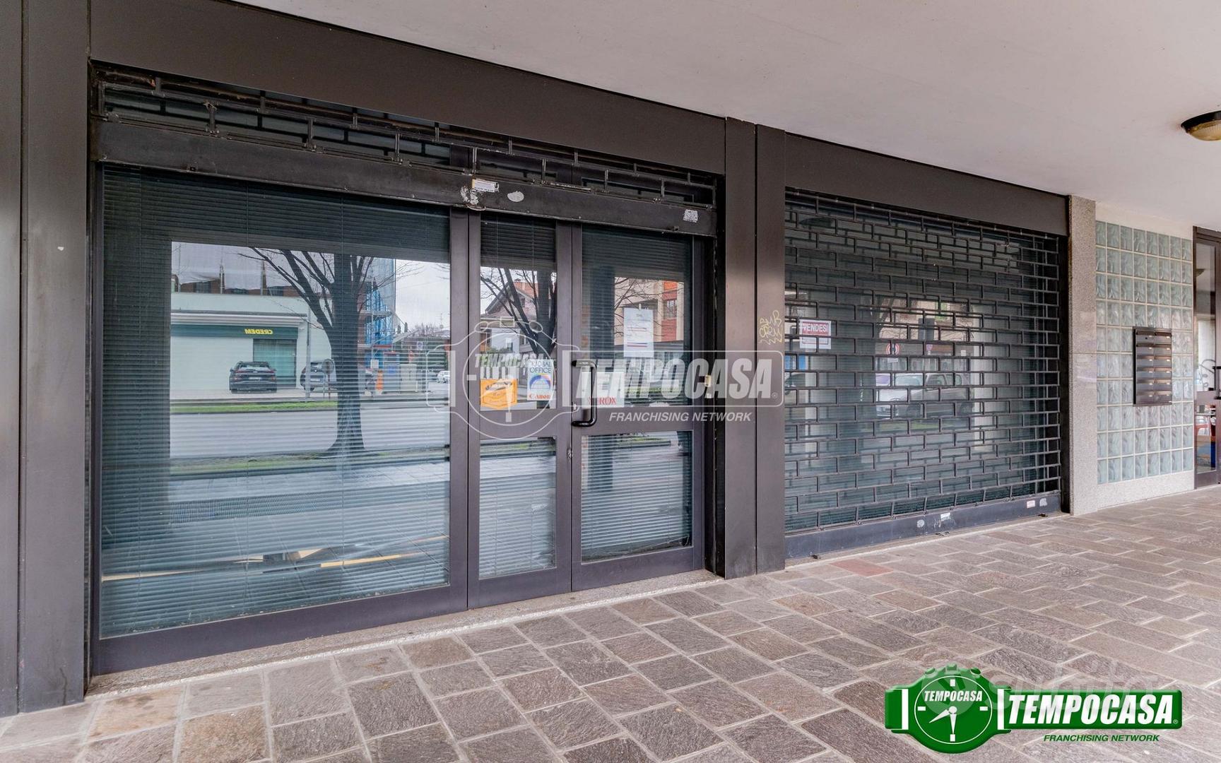 Bollate centro - Negozio con due vetrine e bagno - Vista 5