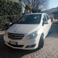 Mercedes Benz B180