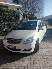 Mercedes Benz B180