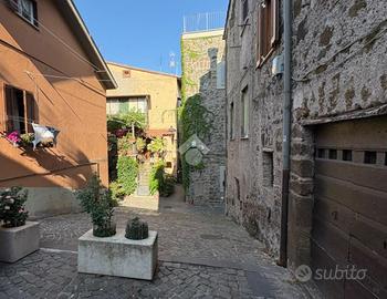 MONOLOCALE A MONTE COMPATRI