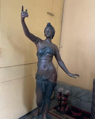 Scultura statua figura femminile in stile classico