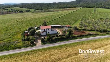 Rustico / Casale di 160 m² con più di 5 locali a C