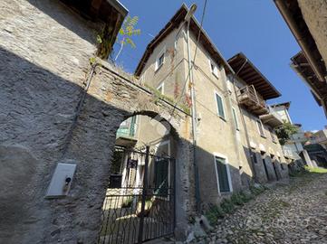 CASA SEMINDIPENDENTE A BIANZONE