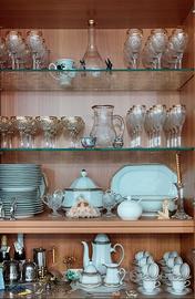 servizio di piatti e bicchieri 