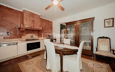 VILLA CON PISCINA E TERRENO