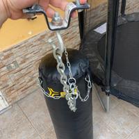 sacco boxe con guanti e ganci 