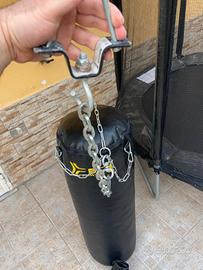 sacco boxe con guanti e ganci 