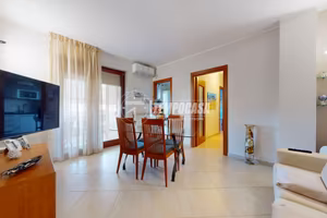 MODERNO TRILOCALE CON POSTO AUTO E BOX