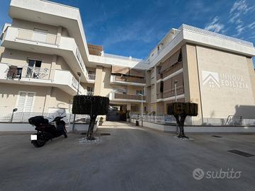 3 Vani Con Box Auto In Parco di Nuova Costruzione