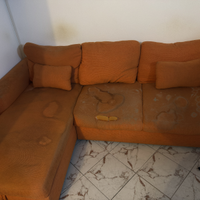 Divano angolare giallo ocra con chaise longue