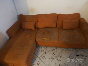 Divano angolare giallo ocra con chaise longue