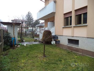 Tricamere ristrutturato col giardino a Udine